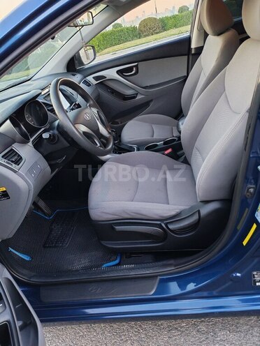 Hyundai Elantra-7