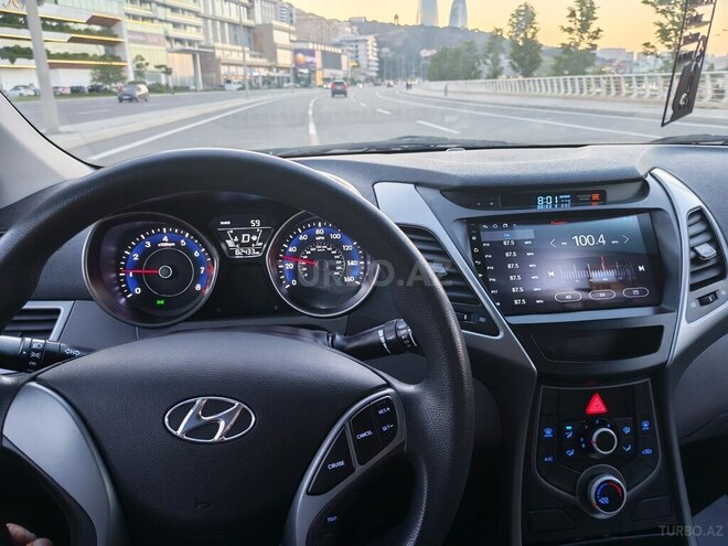 Hyundai Elantra-11