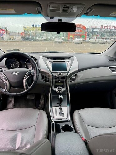 Hyundai Elantra-5
