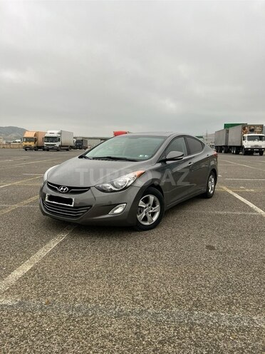 Hyundai Elantra-1