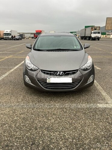 Hyundai Elantra-3