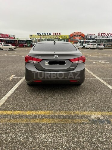 Hyundai Elantra-4