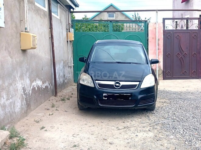 Opel Zafira-1
