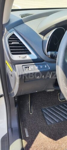 Hyundai Santa Fe-12