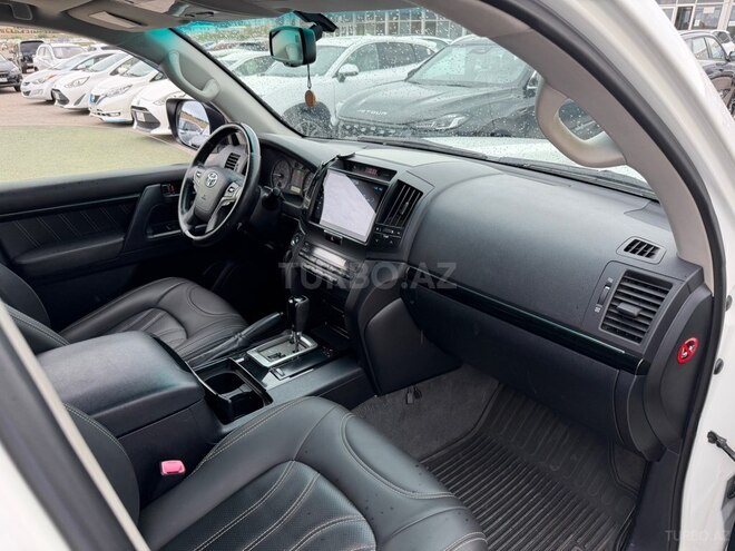 Toyota Land Cruiser-11