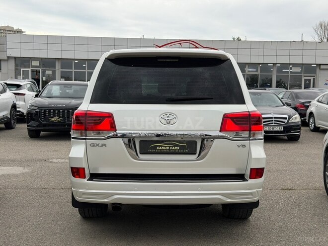 Toyota Land Cruiser-7