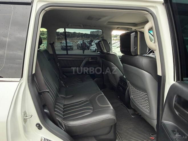 Toyota Land Cruiser-13
