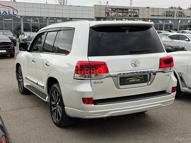 Toyota Land Cruiser-6