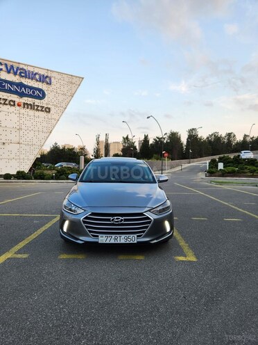 Hyundai Elantra-1