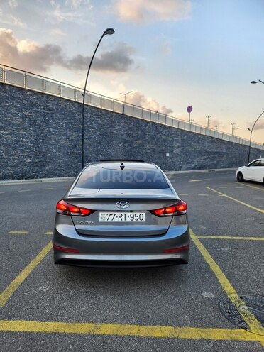 Hyundai Elantra-2