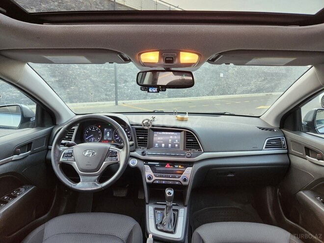 Hyundai Elantra-3