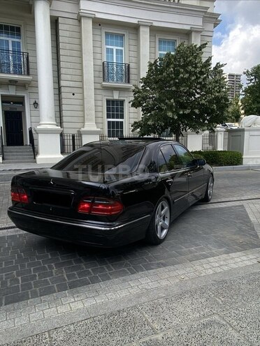 Mercedes E 320-13