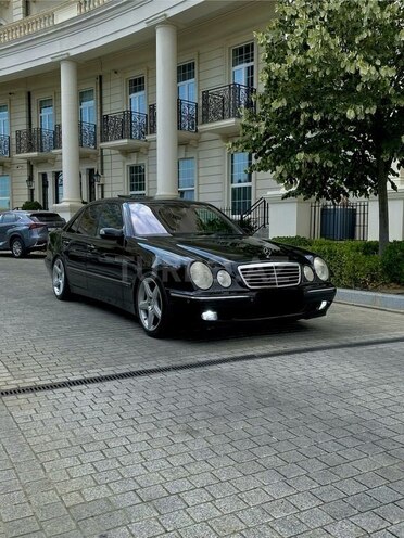 Mercedes E 320-9