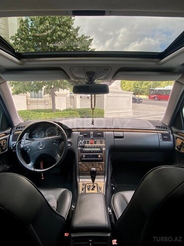 Mercedes E 320-3