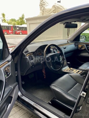 Mercedes E 320-4