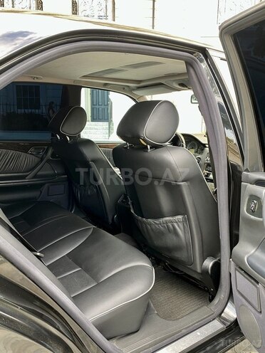 Mercedes E 320-7