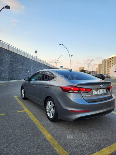 Hyundai Elantra-6