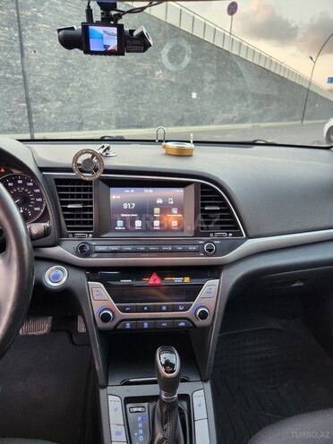 Hyundai Elantra-16