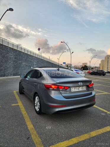 Hyundai Elantra-12