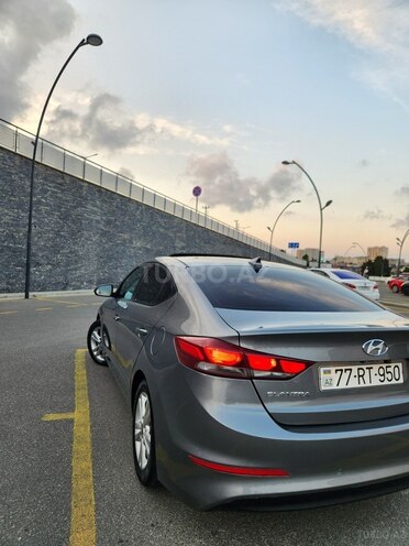 Hyundai Elantra-10