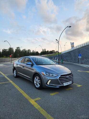 Hyundai Elantra-4