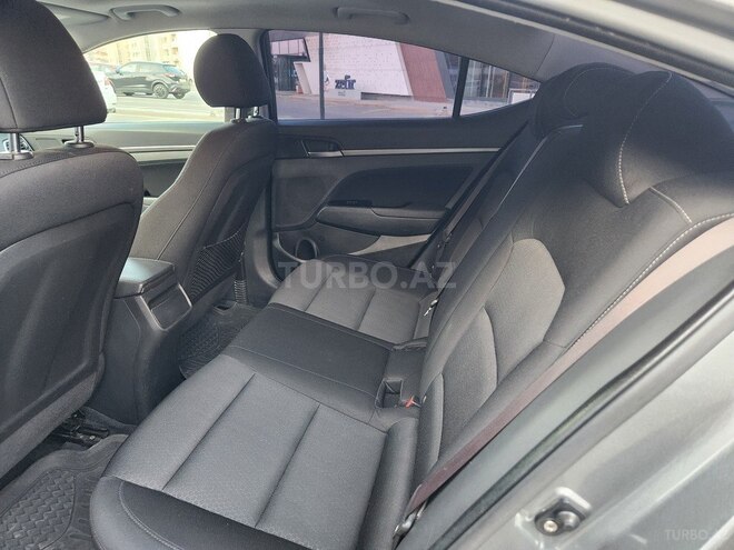 Hyundai Elantra-17