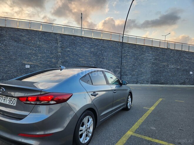 Hyundai Elantra-7