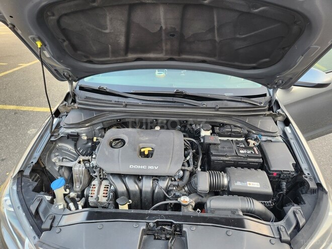 Hyundai Elantra-20