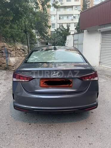 Hyundai Accent-2