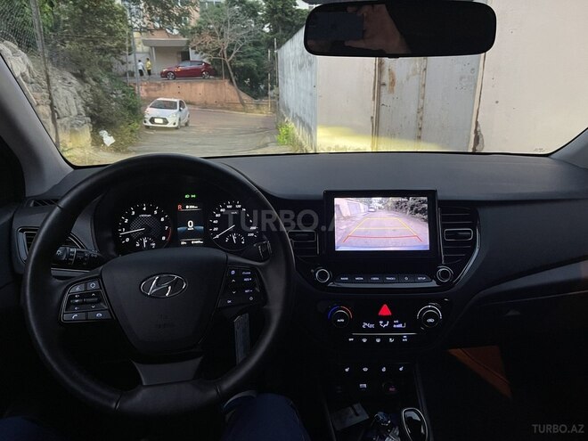 Hyundai Accent-7