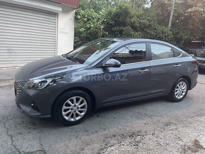 Hyundai Accent-4