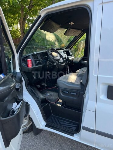 Ford Transit-5
