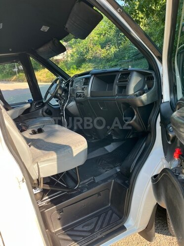 Ford Transit-6