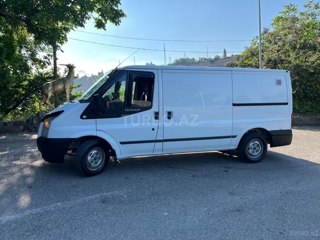 Ford Transit-4