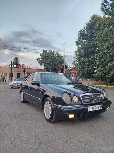 Mercedes E 200-2