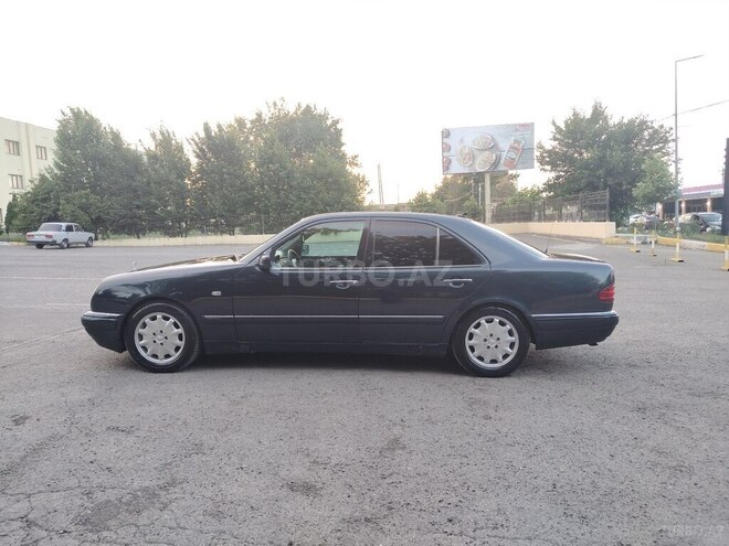 Mercedes E 200-13