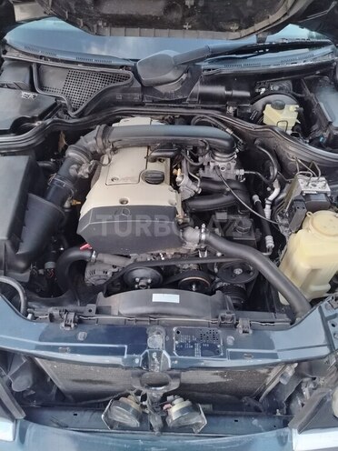 Mercedes E 200-17