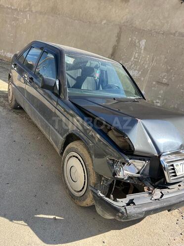 Mercedes 190-2