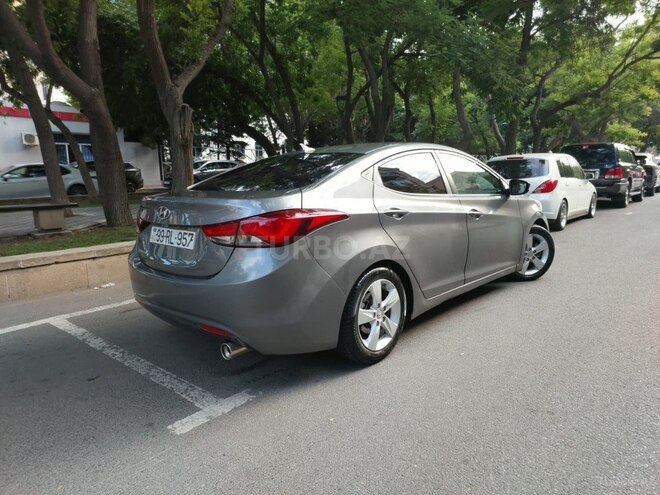 Hyundai Elantra-4