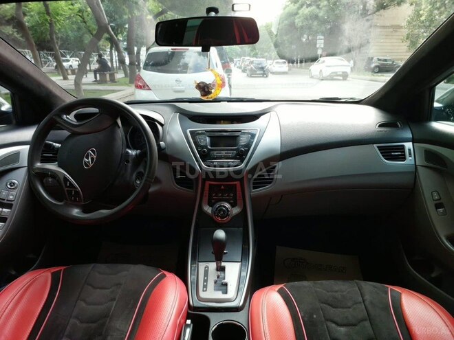 Hyundai Elantra-9