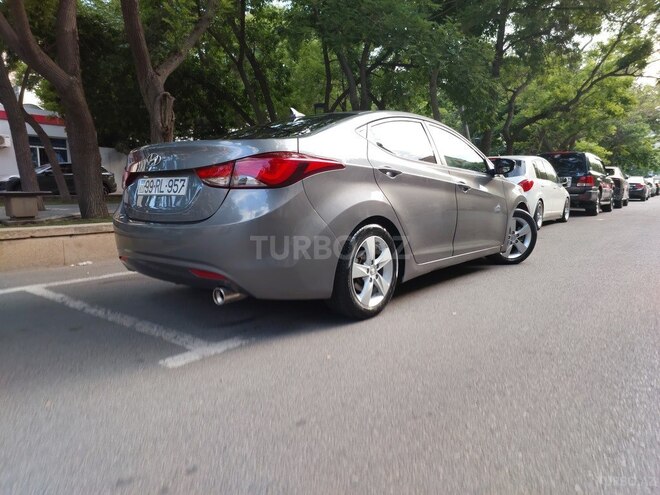 Hyundai Elantra-6