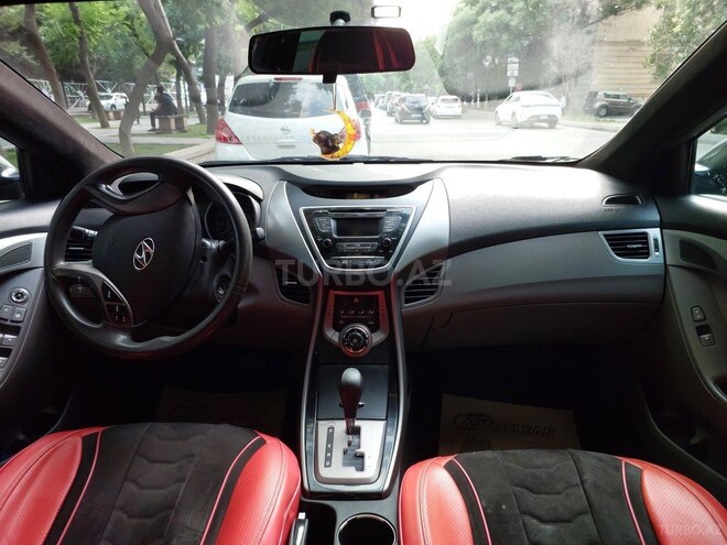 Hyundai Elantra-8