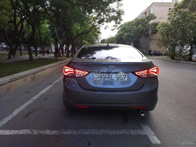 Hyundai Elantra-14