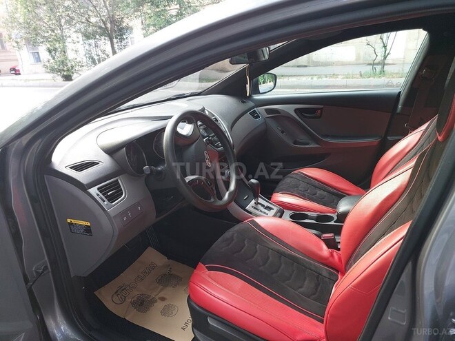 Hyundai Elantra-10