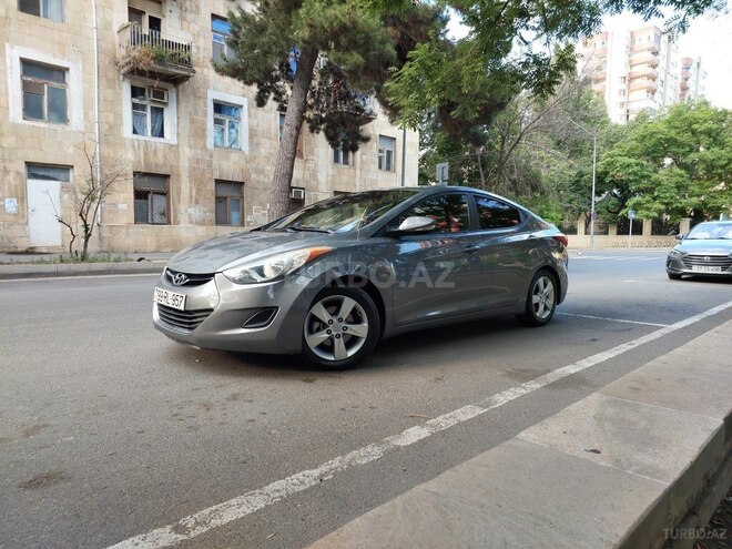 Hyundai Elantra-1