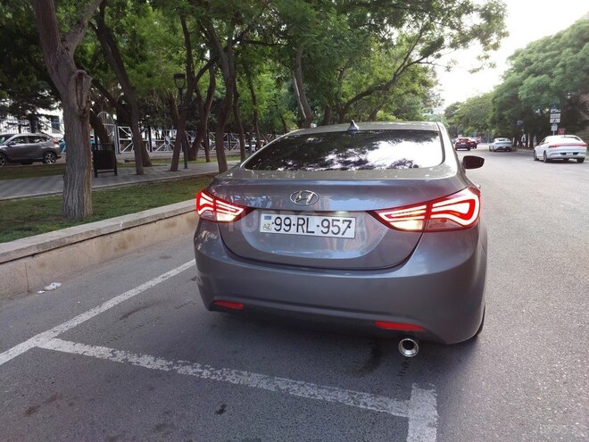 Hyundai Elantra-13