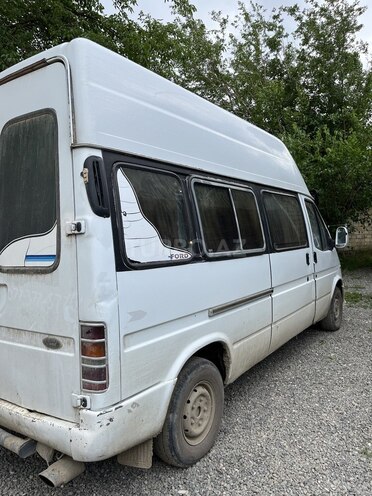 Ford Transit-3