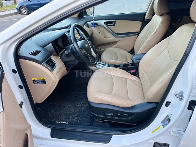 Hyundai Elantra-3
