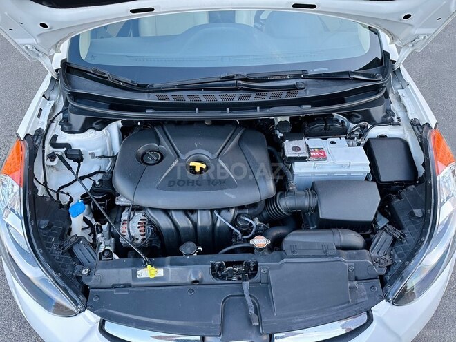 Hyundai Elantra-4
