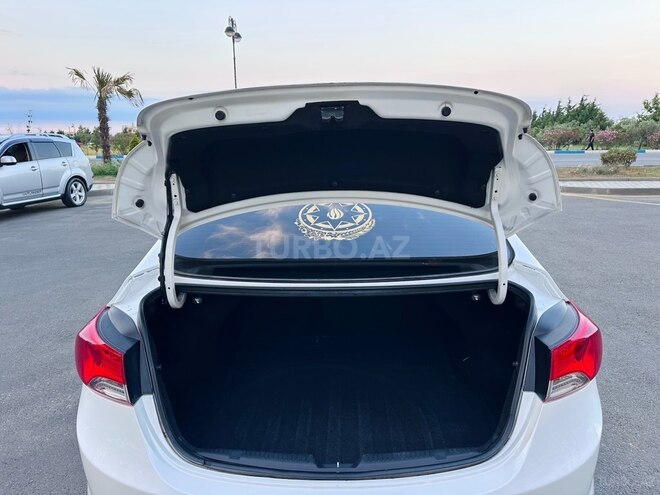 Hyundai Elantra-6